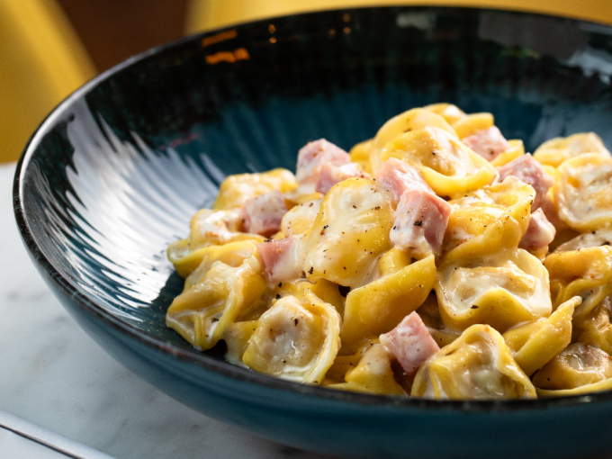 7ac7829729e1d7cd87b3988099e53ea9415ad47e_name=Z301_tortellinibolognesipannaprosciutto_3_digital2024